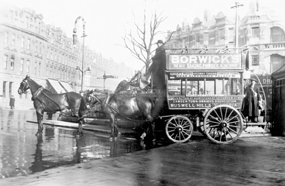 A horse drawn omnibus, Muswell Hill, 1910.