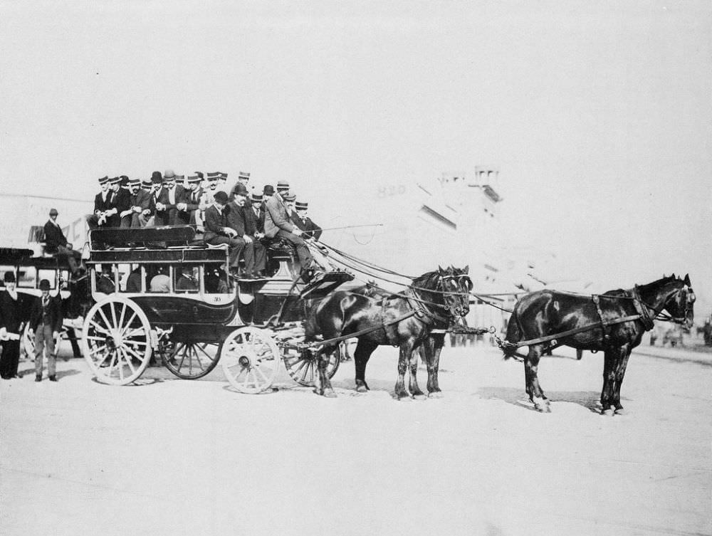 A horse bus outside Redfern railway station in Sydney, 1895.