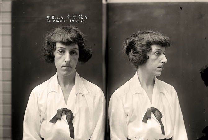 Dorothy Mort (1921. Aged: 32).