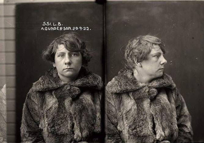 Annie Gunderson (1922. Aged: 19).