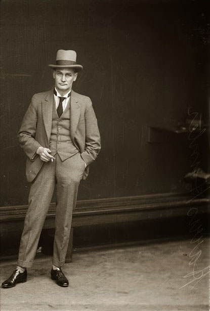 Mug shot of Harris Hunter, 17 September 1924, Central Police Station, Sydney.