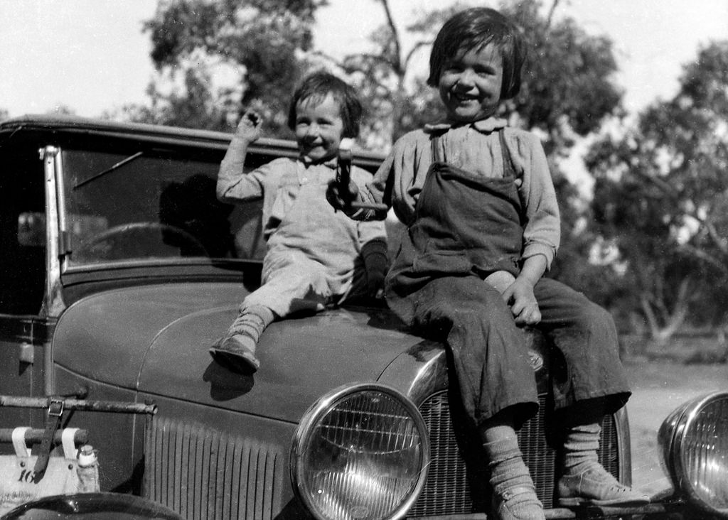 Stunning Photos of Australian Children having Fun in the 1930s