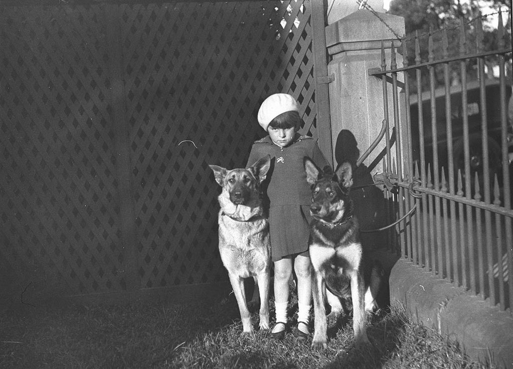 Stunning Photos of Australian Children having Fun in the 1930s