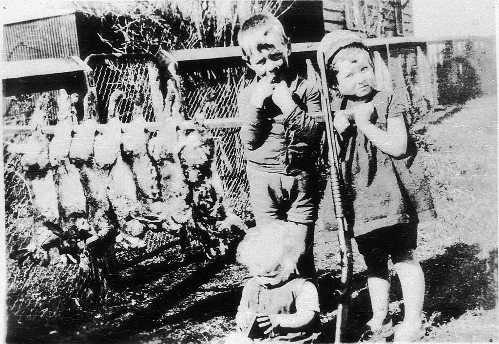 Stunning Photos of Australian Children having Fun in the 1930s