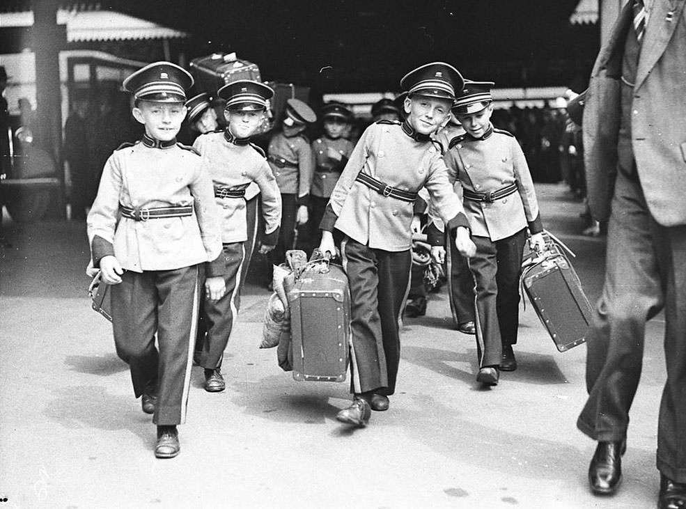 Stunning Photos of Australian Children having Fun in the 1930s