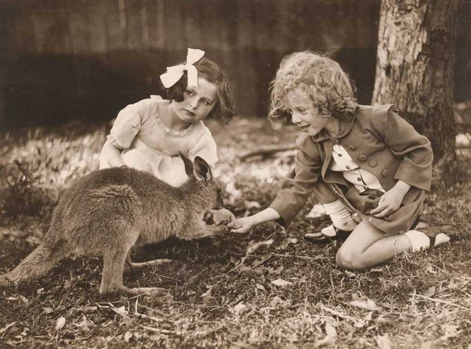 Stunning Photos of Australian Children having Fun in the 1930s