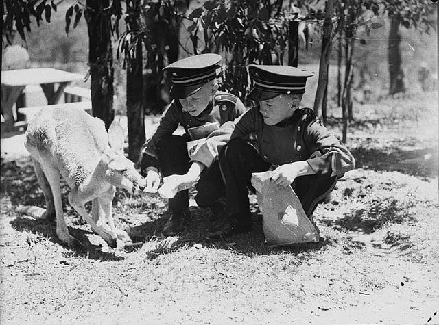 Stunning Photos of Australian Children having Fun in the 1930s