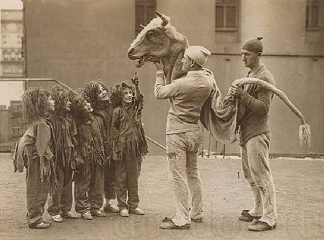 Stunning Photos of Australian Children having Fun in the 1930s