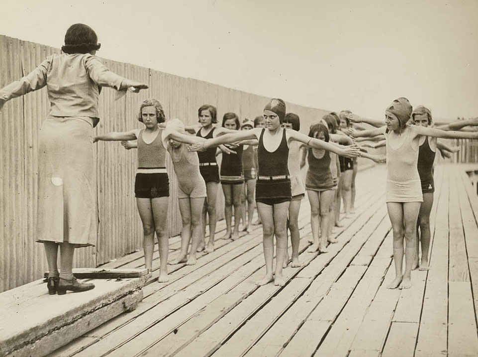 Stunning Photos of Australian Children having Fun in the 1930s