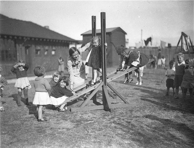 Stunning Photos of Australian Children having Fun in the 1930s
