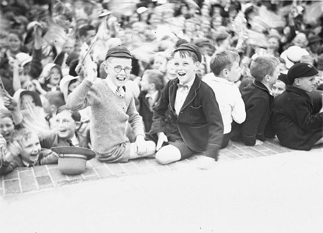 Stunning Photos of Australian Children having Fun in the 1930s