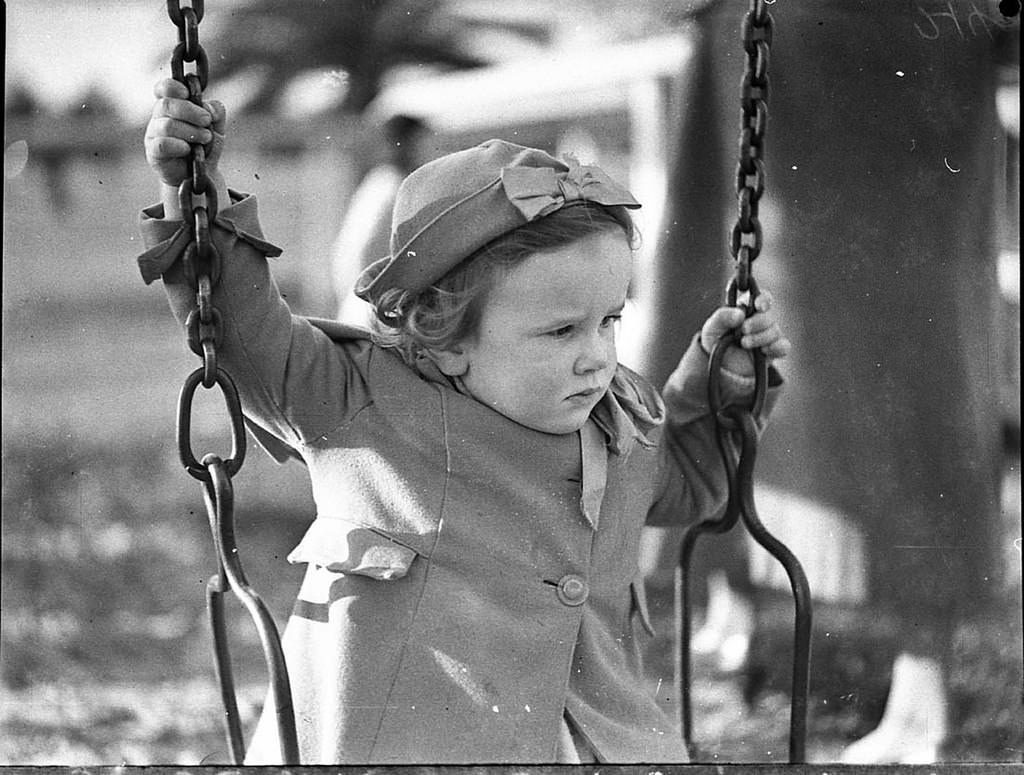 Stunning Photos of Australian Children having Fun in the 1930s