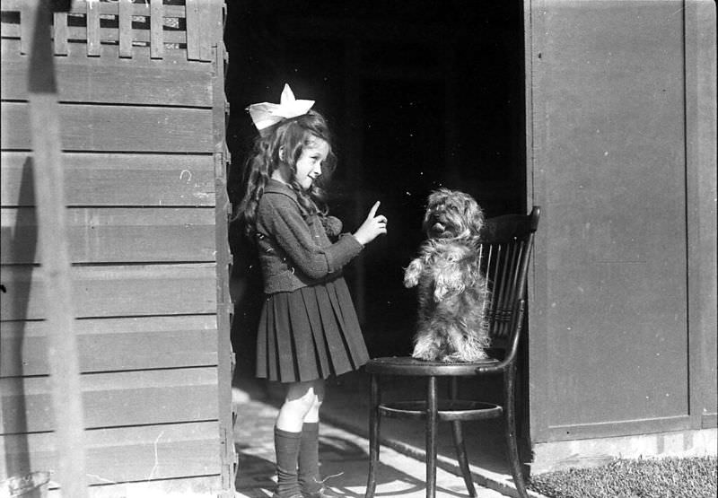 Stunning Photos of Australian Children having Fun in the 1930s