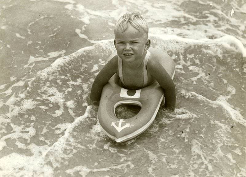 Stunning Photos of Australian Children having Fun in the 1930s