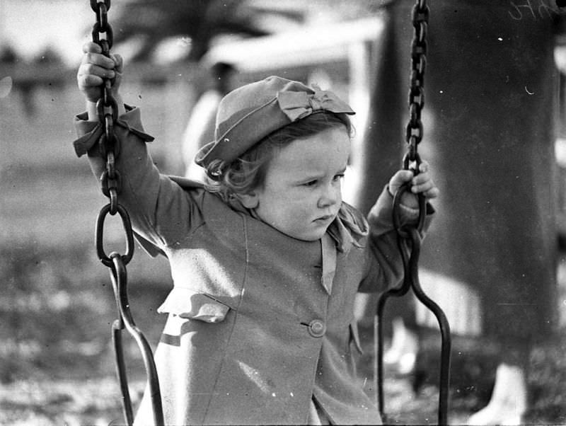 Stunning Photos of Australian Children having Fun in the 1930s