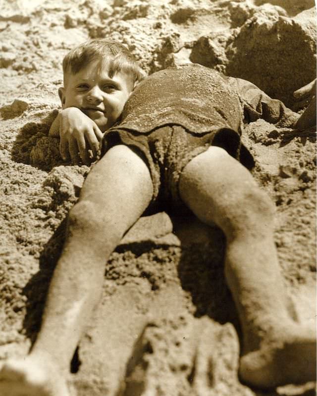 Stunning Photos of Australian Children having Fun in the 1930s