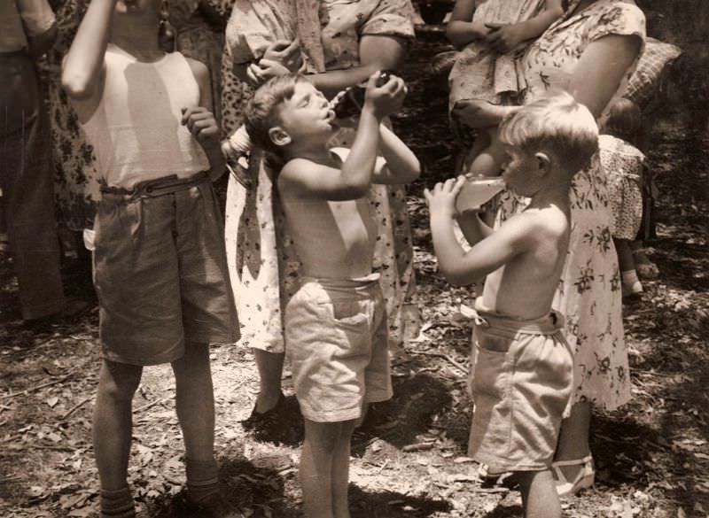 Stunning Photos of Australian Children having Fun in the 1930s