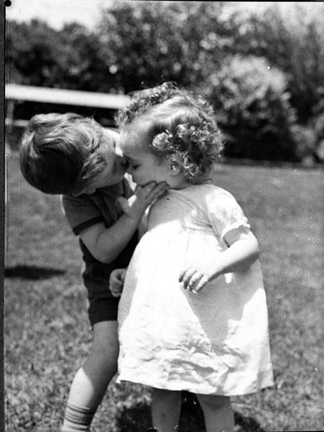 Stunning Photos of Australian Children having Fun in the 1930s