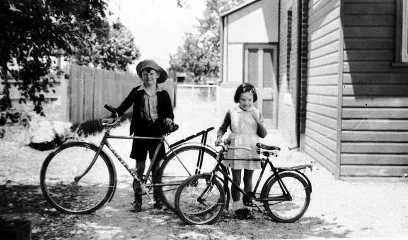 Stunning Photos of Australian Children having Fun in the 1930s