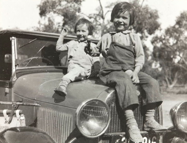 Stunning Photos of Australian Children having Fun in the 1930s