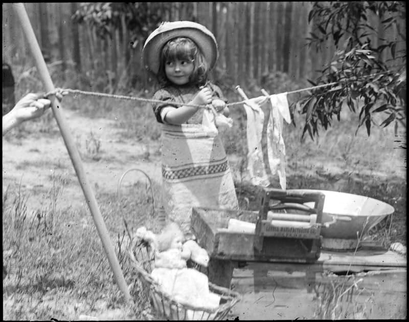 Stunning Photos of Australian Children having Fun in the 1930s