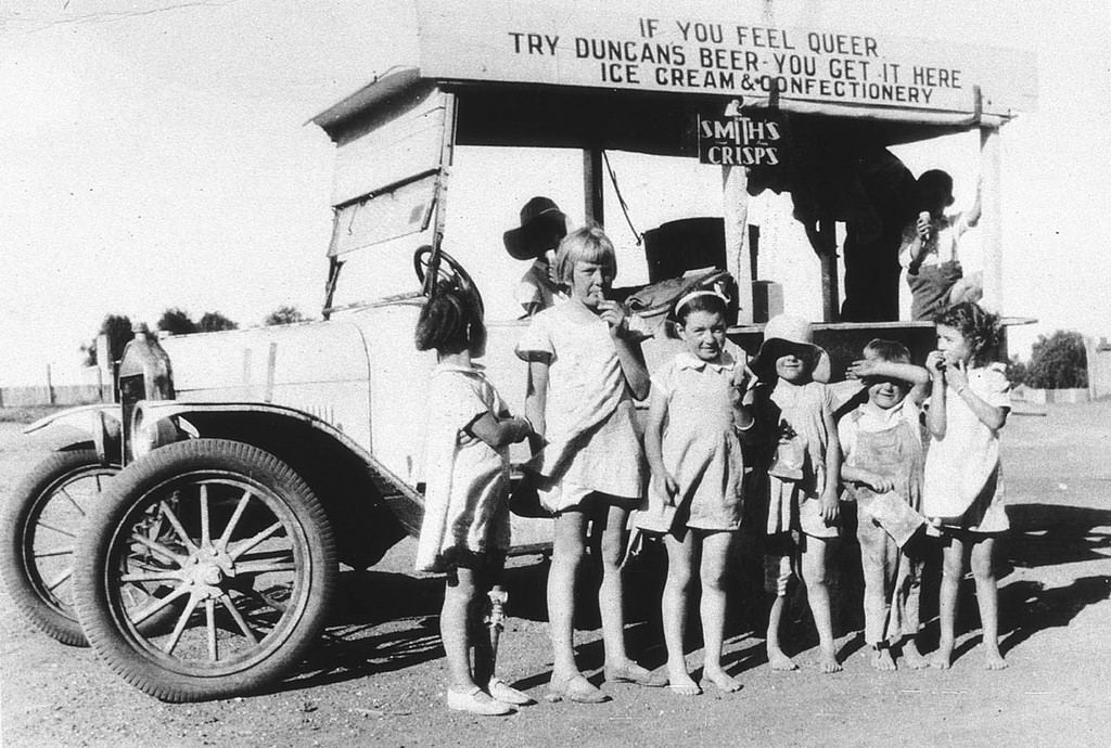 Stunning Photos of Australian Children having Fun in the 1930s