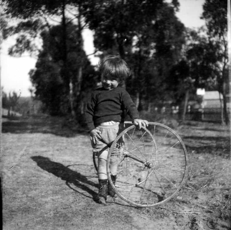 Stunning Photos of Australian Children having Fun in the 1930s