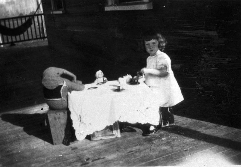 Stunning Photos of Australian Children having Fun in the 1930s