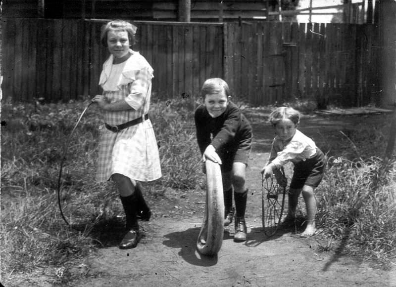 Stunning Photos of Australian Children having Fun in the 1930s