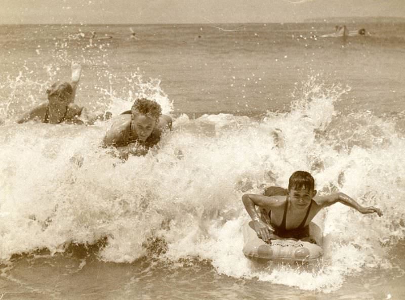 Stunning Photos of Australian Children having Fun in the 1930s