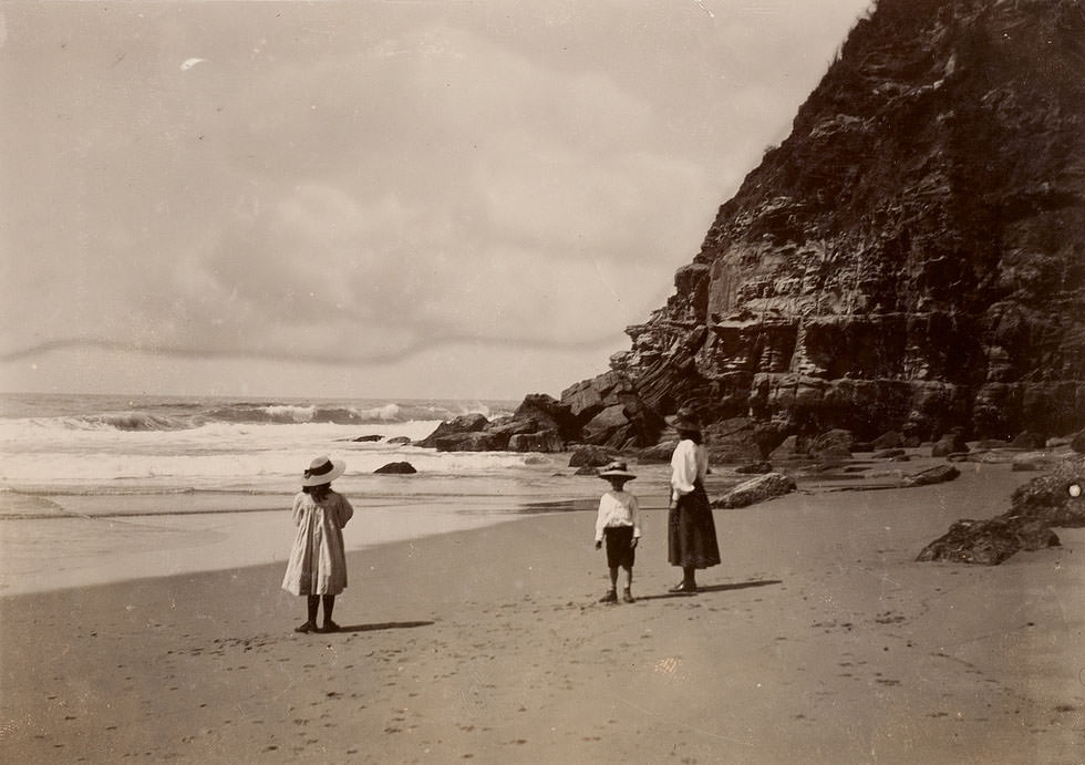 Stunning Photos of Australian Children having Fun in the 1930s