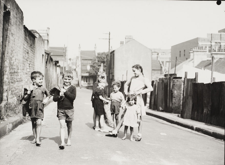 Stunning Photos of Australian Children having Fun in the 1930s