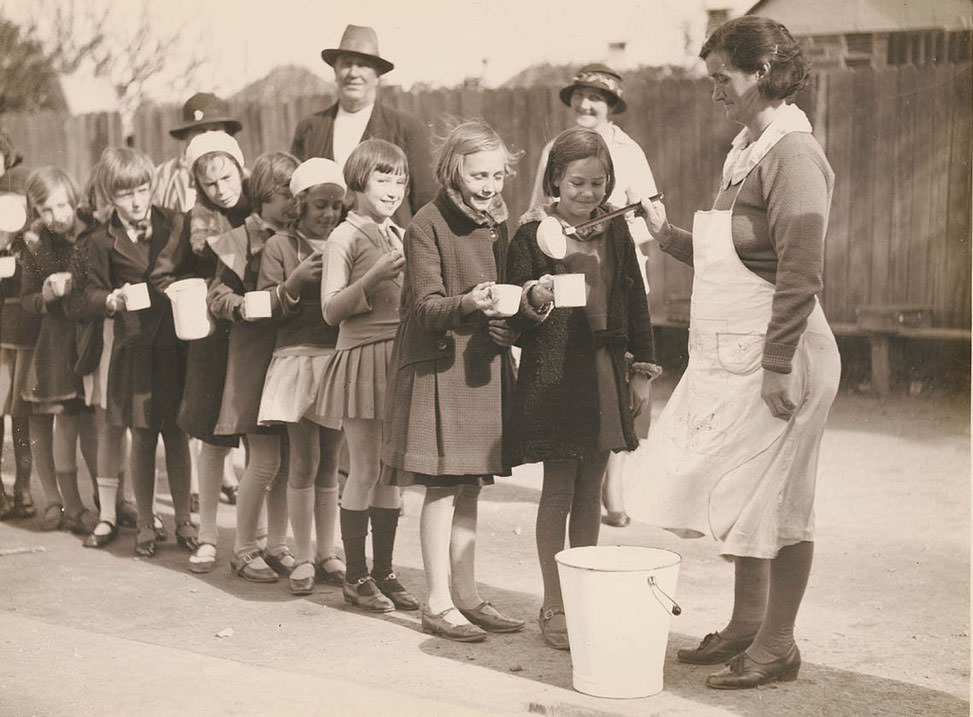 Stunning Photos of Australian Children having Fun in the 1930s