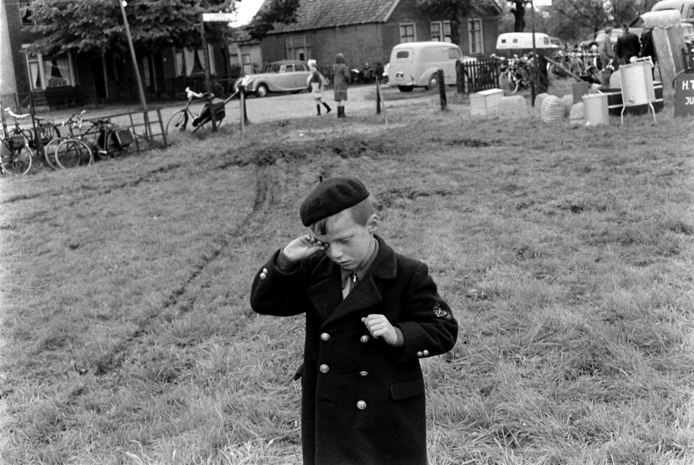 Buzzing with Activity: Captivating Images of a Bee Market in the Netherlands, 1956