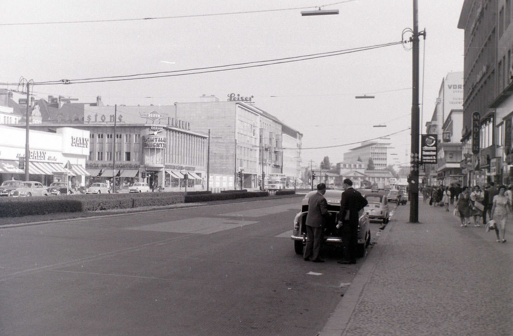 Tauentzienstrasse, looking towards Wittenbergplatz.