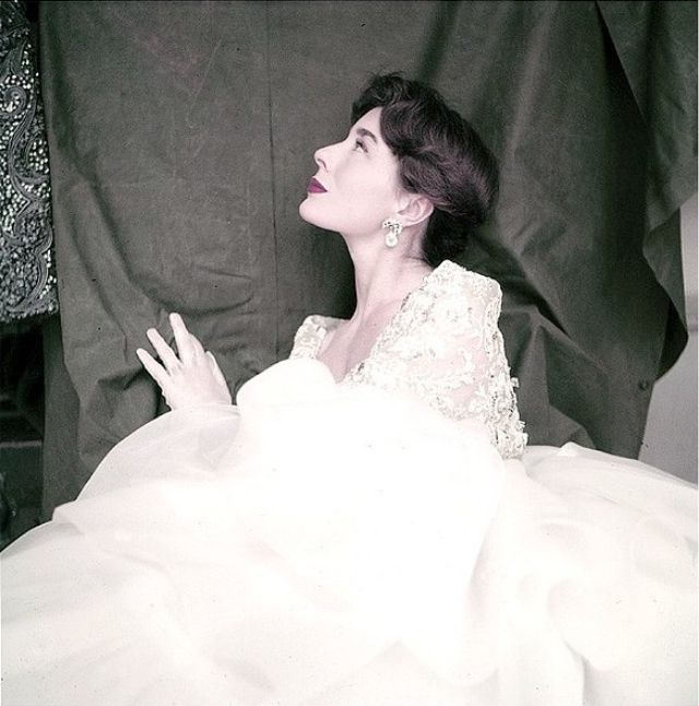 Bettina, 1952