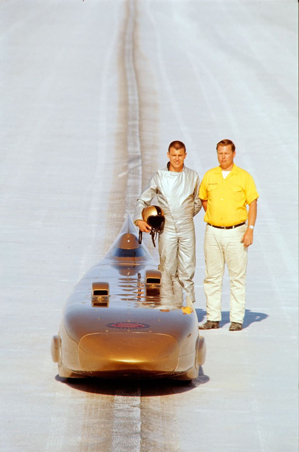 Bill and Bob Summers stand alongside their record-setting Summers Brothers “Golden Rod” streamliner.