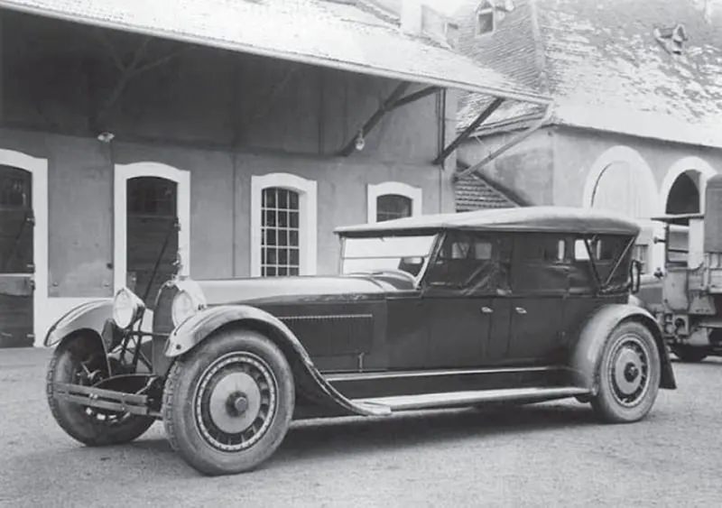 The Elite's Choice: The Story of Bugatti's Luxury Cars in the 1920s and 1930s