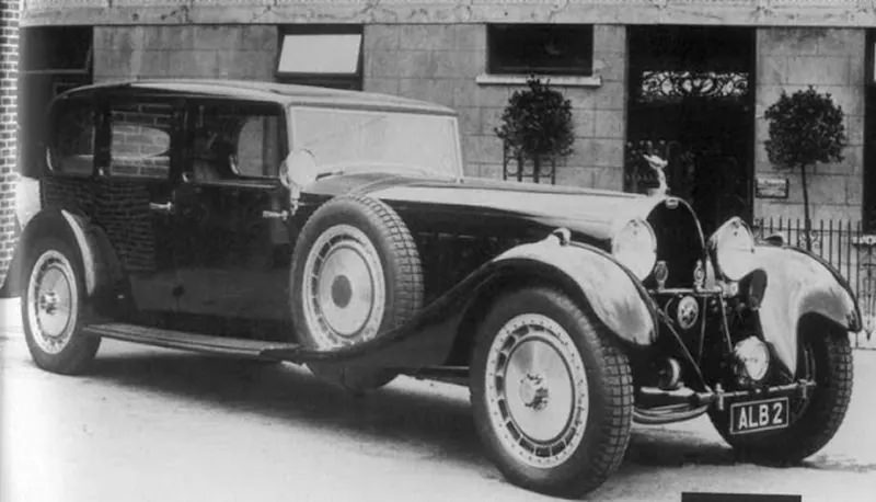 The Elite's Choice: The Story of Bugatti's Luxury Cars in the 1920s and 1930s