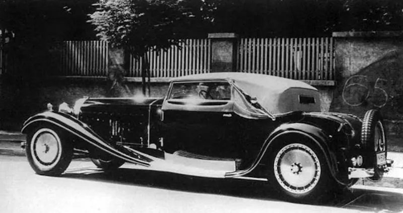 The Elite's Choice: The Story of Bugatti's Luxury Cars in the 1920s and 1930s