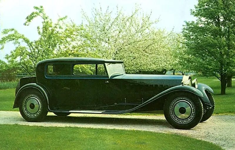 The Elite's Choice: The Story of Bugatti's Luxury Cars in the 1920s and 1930s