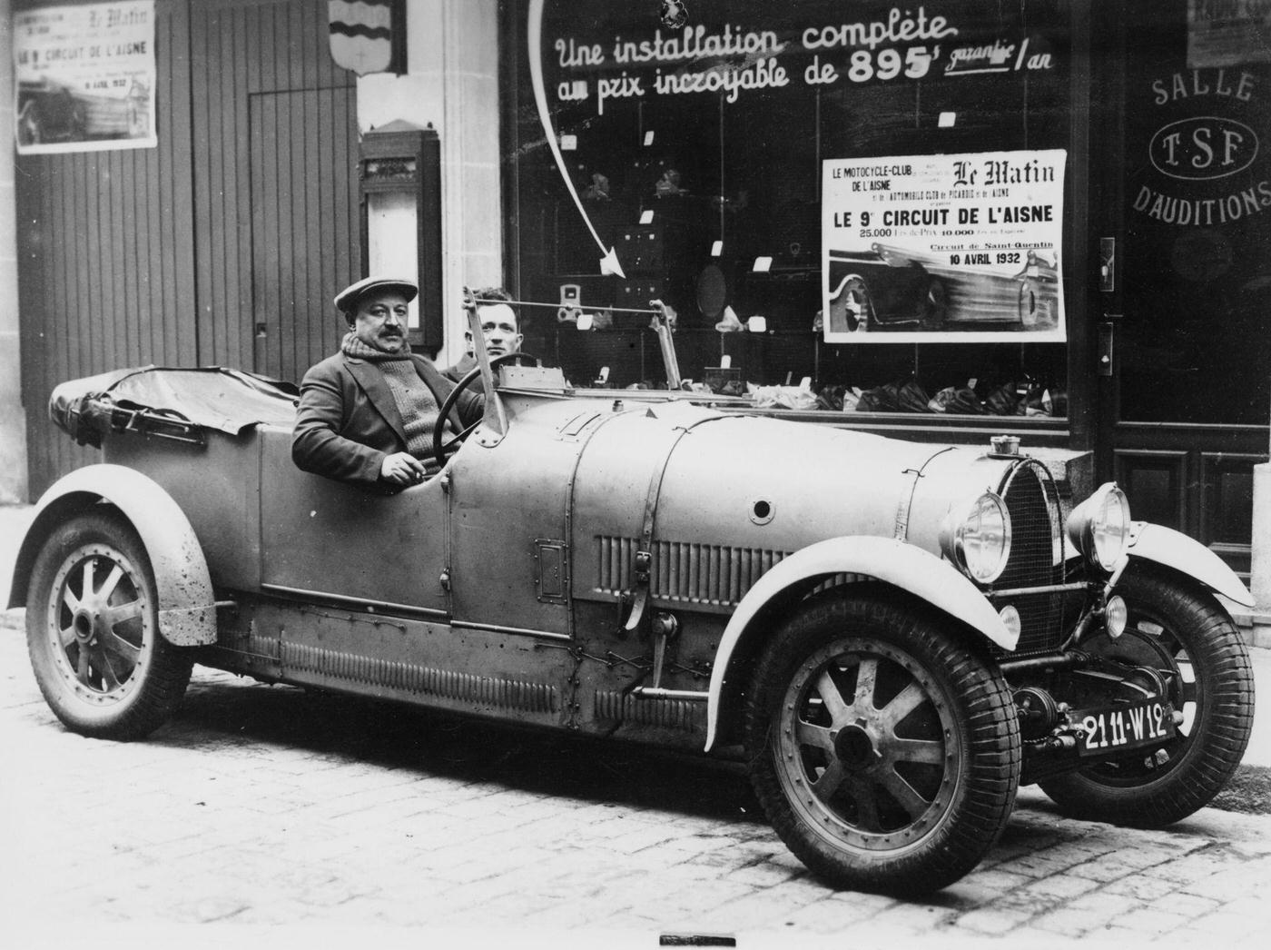 Bugatti, 1932 parked outside a shop