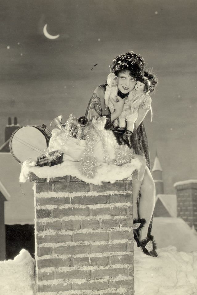Clara Bow poses for a Christmas promotional photo in 1920.