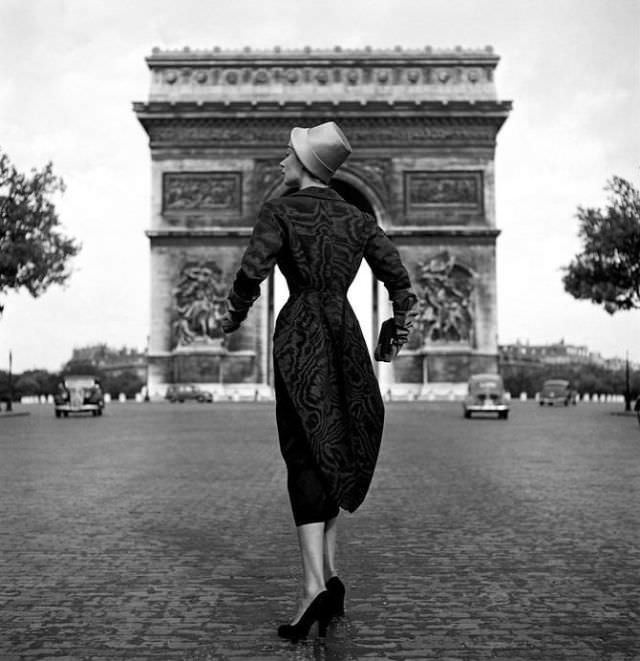 Model Lisa Fonssagrives in ensemble by Schiaparelli, Paris, 1952