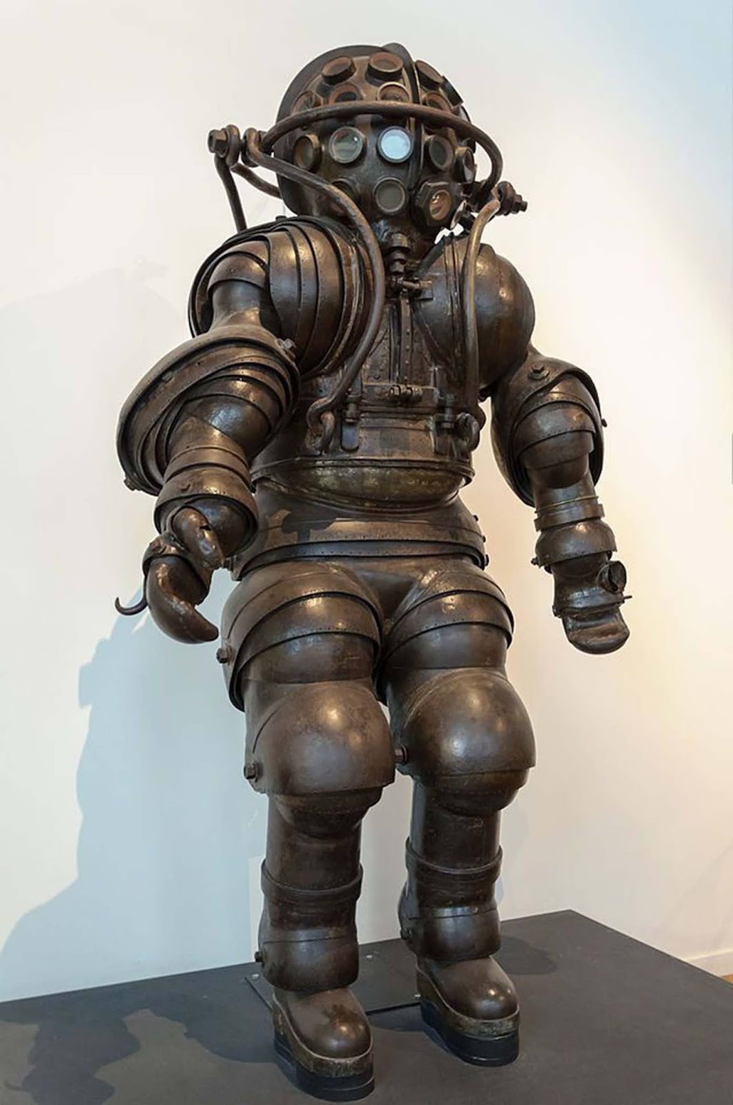 Diving suit designed by Alphonse and Theodore Carmagnolle.