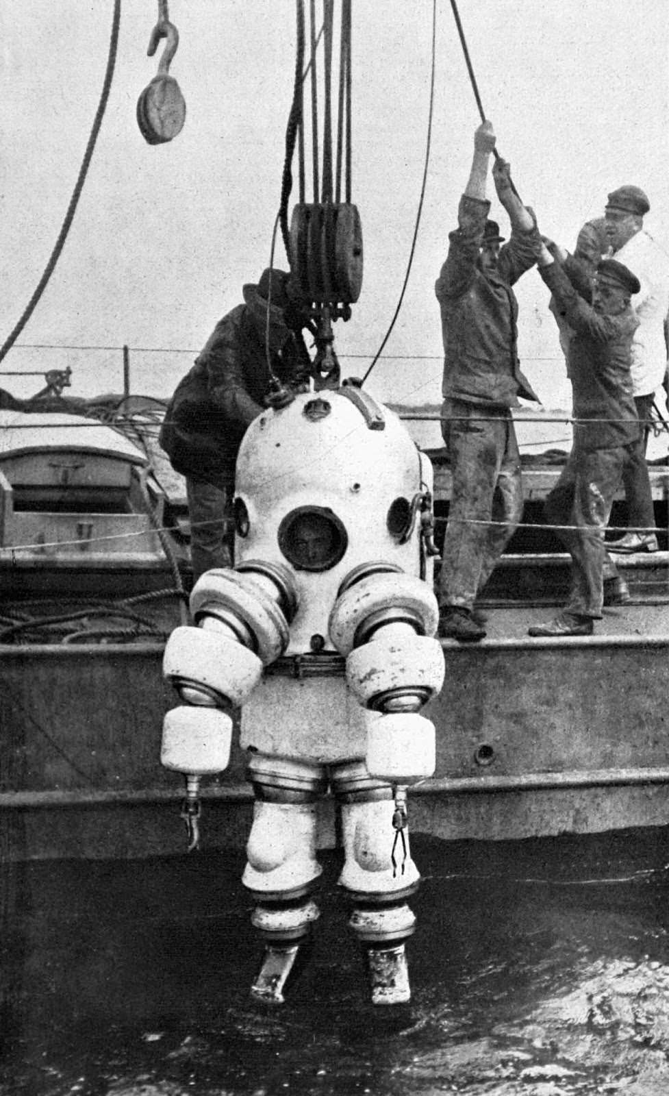 A P-7 Neufeldt and Kuhnk metal diving suit is tested in France. 1926.
