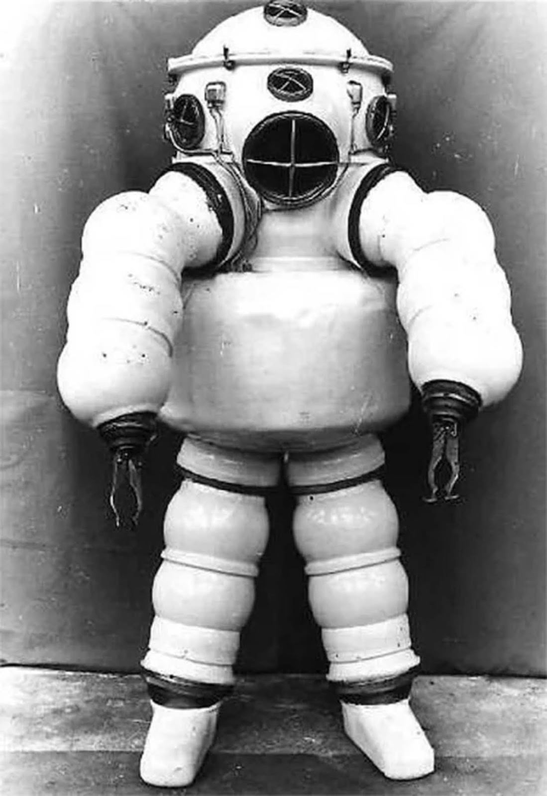 Neufeldt-Kuhnke suit. This third generation shell (produced between 1929-1940) with a closed circuit breathing system was safe up to a depth of 525 feet (160 m), and had a telephone.