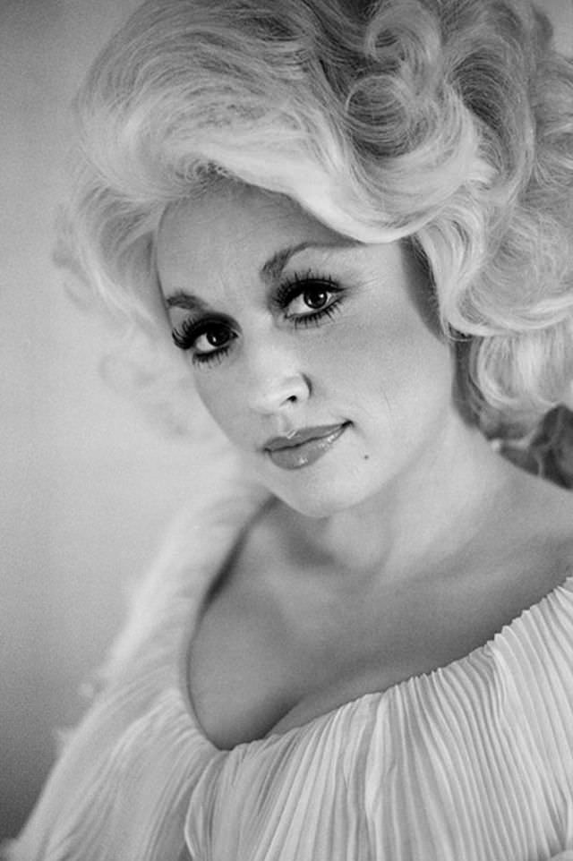 The Ultimate Heartbreaker: Dolly Parton's Iconic 1978 Photo Shoot