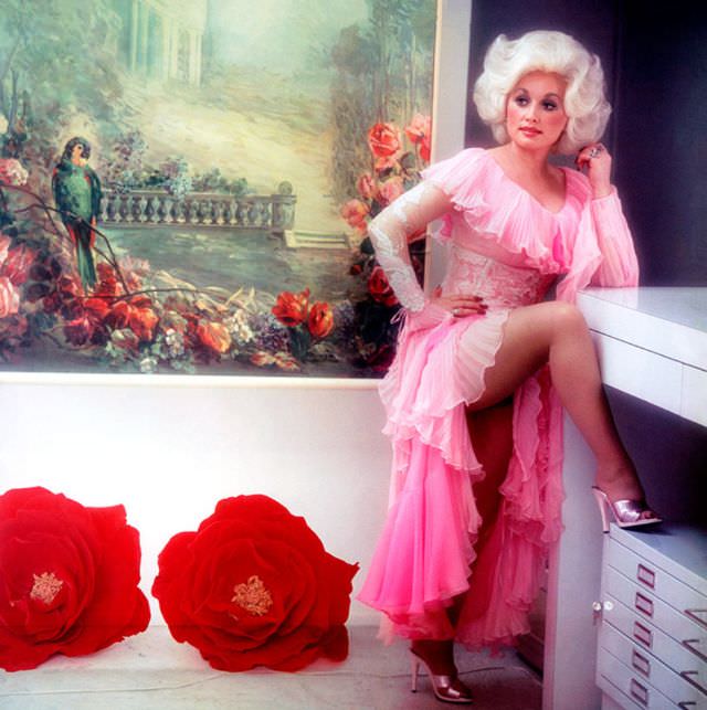 The Ultimate Heartbreaker: Dolly Parton's Iconic 1978 Photo Shoot