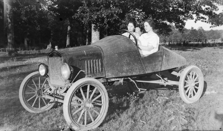 Ford family car, 1910s